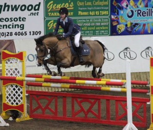 Sophie Dalm & Unique on their way to filling the runner up slot at Ravensdale Lodge on Sunday at the O' Reilly Wholesalers Newry sponsored HSI / Bluegrass Spring Tour held at the centre