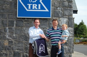 James, pictured with TRI Marketing Manager Robert Wallace, wins a TRI Rug and a TRI Voucher worth €100 to spend in the store situated on the Curragh. Steven Smith riding Van Gough was placed second, beating four other riders due to his better dressage result. Steven can look forward to receiving a TRI Voucher worth €50.