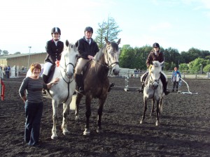 Marie King with Nicola McDermott and Morgan; Enda Friel and Bob; Leanne Black and Becky winners in 80cm class