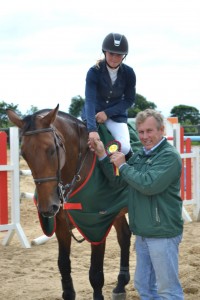Winner of the GRAND PRIX class Charlene Clinghan and Square One . Presentation by James Kernan