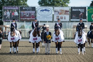 Great Britain, winners of the Hickstead CDIO Nations Cup round. L-R Nikki Crisp (Pasoa), Gareth Hughes (DV Stenjkers Nadonna), Richard Waygood (Chef d'Equipe), Michael Eilberg (Marakov) and Carl Hester (Uthopia) - FEI Nations Cup Dressage - Dressage at Hickstead: Photo FEI