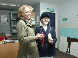 Lucinda Blakiston-Houston presents Ann Regan with her winners rosette for Novice 26 2006 with 1 round jumping