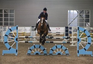 Yvonne Whiteside on board Touch & Go Imp in the 1.20m class at the Crowne Plaza Dundalk SJI registered indoor horse league at Ravensdale Lodge on Thursday last. Photo: Niall Connolly.