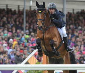 Australia’s Sam Griffiths and the Irish-bred Paulank Brockagh on their way to victory in the Mitsubishi Motors Badminton Horse Trials, fourth leg of the FEI Classics™. (Kit Houghton/FEI)