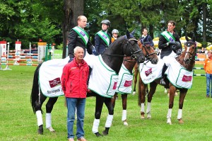 The winning German team at Strzegom (POL), fourth leg of the FEI Nations Cup™ 2014 (mounted, left to right): Michael Jung, Sandra Auffarth and Dirk Schrade with their chef d’equipe Hans Melzer. (Photo: Leszek Wojcik/FEI).