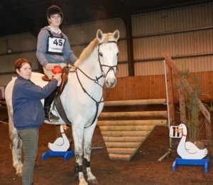 Laurel Faloona presents Peadar McLaughlin and Kianna with the winning metre rosette - Photo by Equi-Tog