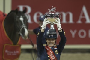  Great Britain’s Charlotte Dujardin holds the new Reem Acra trophy aloft after making it a back-to-back double of victories with the amazing Valegro at the Reem Acra FEI World Cup™ Dressage 2015 Final in the Thomas & Mack arena in Las Vegas, USA today. (FEI/Dirk Caremans)