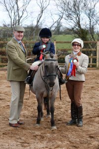 Winner of Class 1, Kaitlin Kearns (on Joe) with Judges Michael and Audrey Smyth