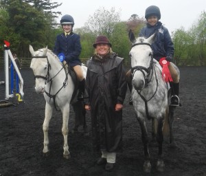 Judge Lynn Boggs with left Ciara Owens & Finchogue Aztec reserve pony & Kamryn McQuade & Midnight Rebel champion pony